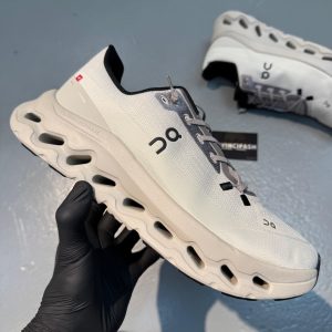 On Cloudpulse Runner Fog Ivory